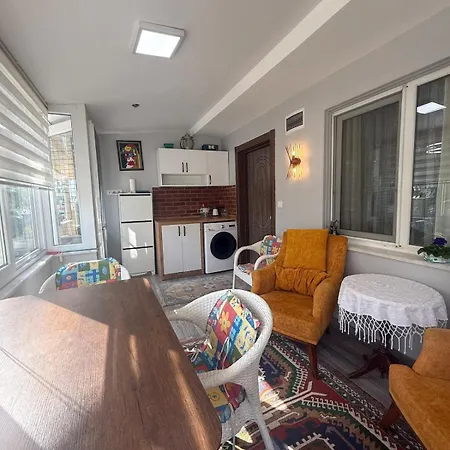 Apartamento Renovated 2br Garden Flat 300 M To Sarimsakli