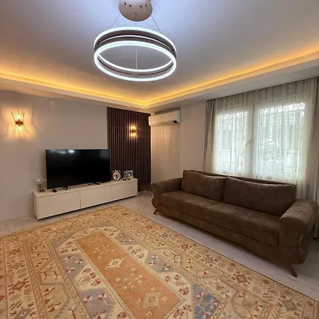 Renovated 2br Garden Flat 300 M To Sarımsaklı Daire Sefacamlik