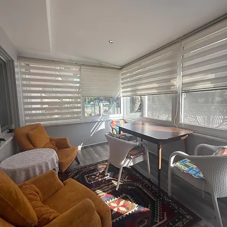 דירה Renovated 2br Garden Flat 300 M To Sarimsakli Sefacamlik