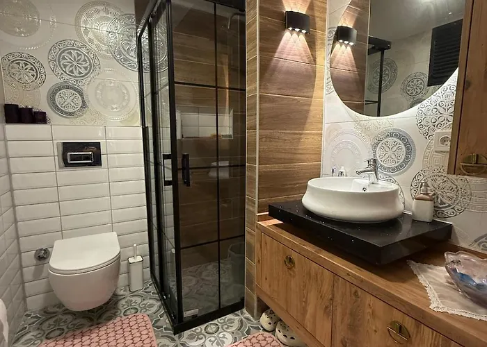 Daire Renovated 2br Garden Flat 300 M To Sarımsaklı Sefacamlik