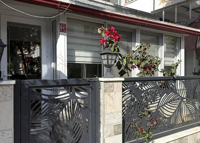 Daire Renovated 2br Garden Flat 300 M To Sarımsaklı *