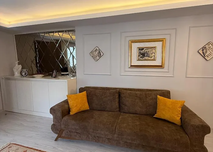 Renovated 2br Garden Flat 300 M To Sarımsaklı Daire Sefacamlik