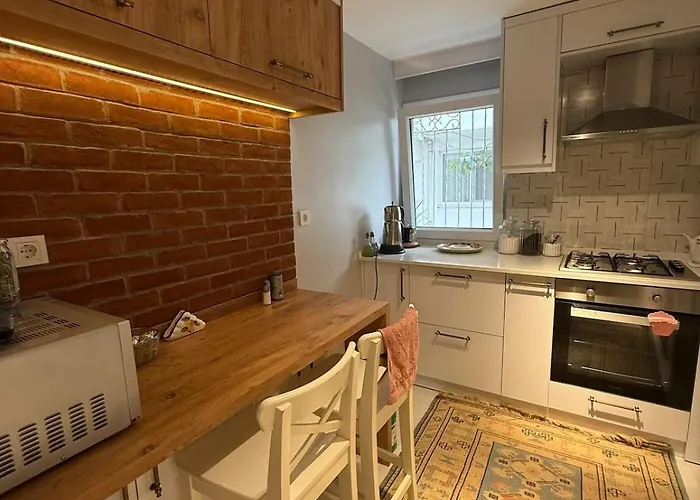 Renovated 2br Garden Flat 300 M To Sarımsaklı * Sefacamlik