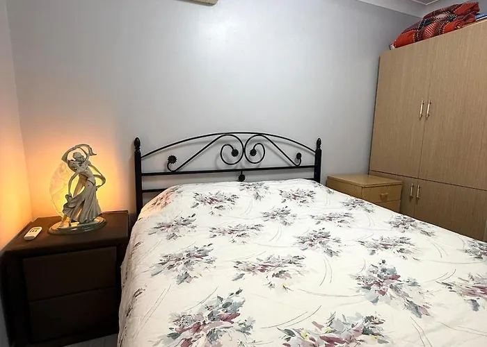 Daire Renovated 2br Garden Flat 300 M To Sarımsaklı Sefacamlik